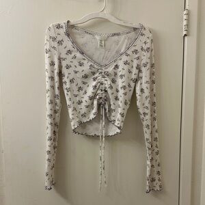 H&M White and Purple Floral Ruched Blouse